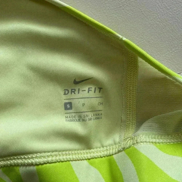 NIKE Sports Bra Sz small - Picture 3 of 3